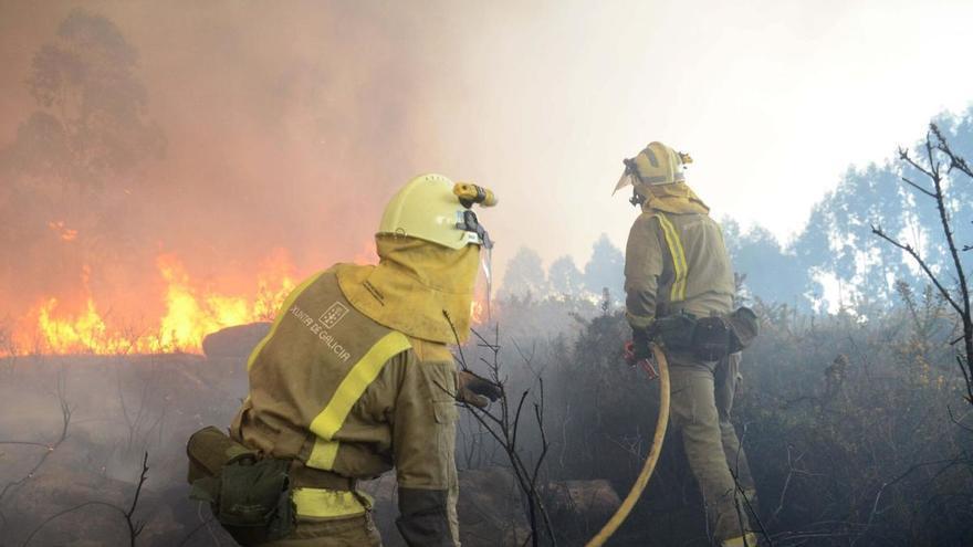 Medio Rural acuerda con los sindicatos mejoras salariales para agentes y bomberos del servicio de extinción de incendios