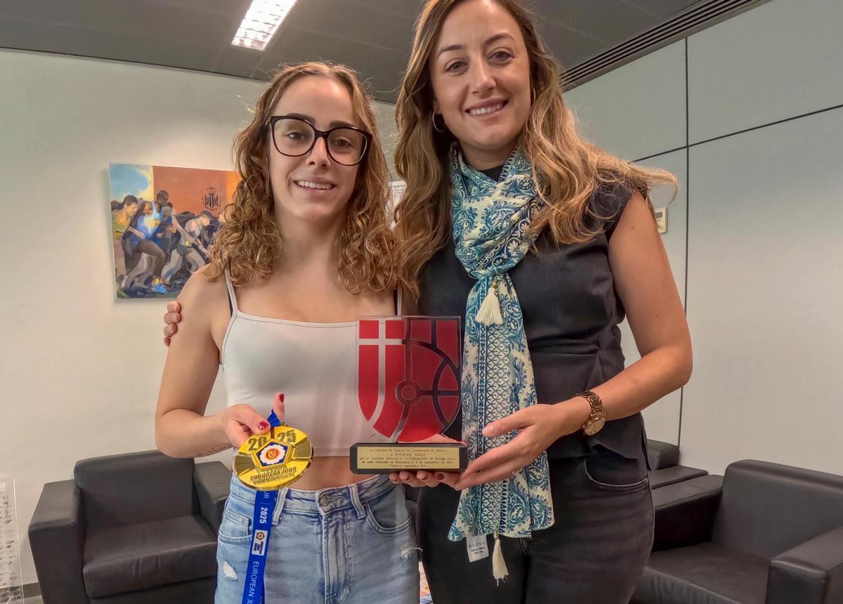 Aitana Díaz, junto a Rocío Gil.