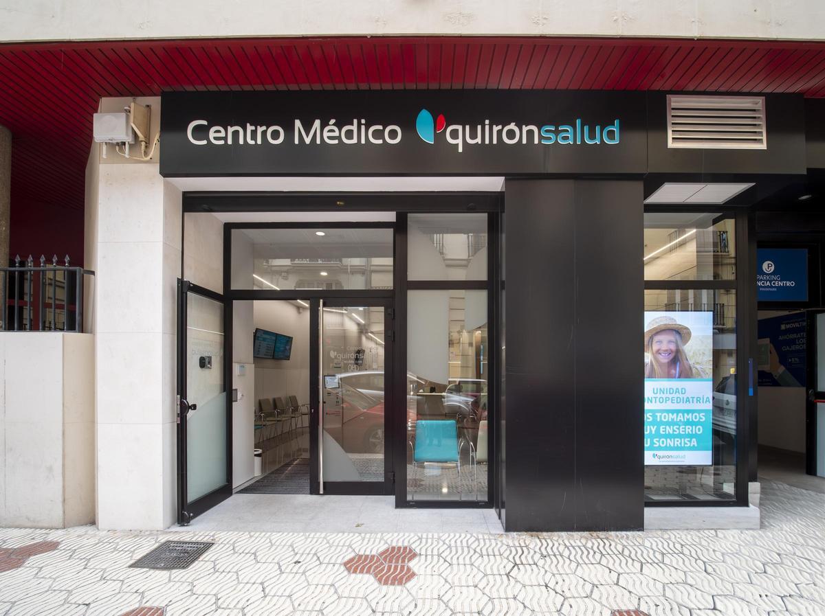 Entrada de la Calle Jorge Juan del Centro Médico Quirónsalud Mercado de Colón