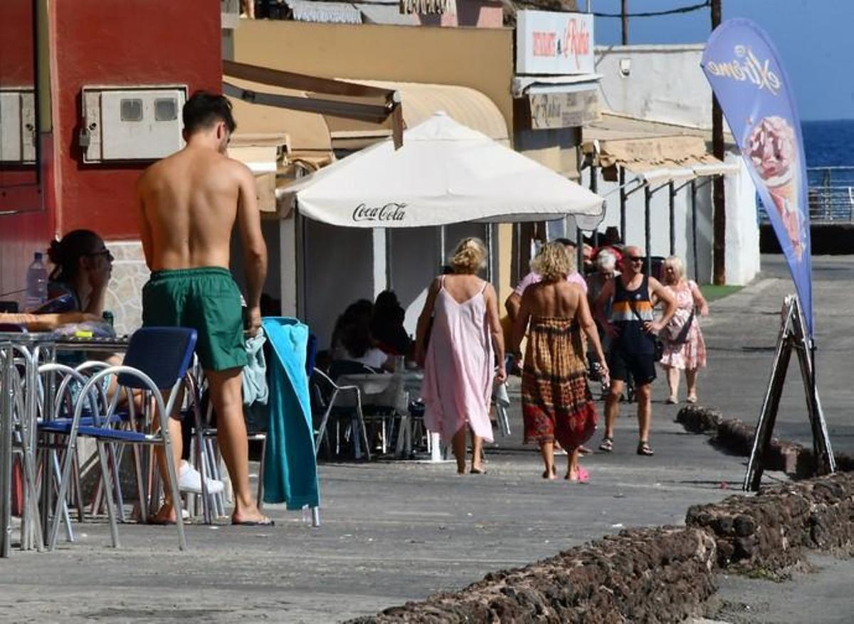 30/10/2019 TELDE.   Calor en Octubre en la playa de Melenara.   Fotógrafa: YAIZA SOCORRO.  | 30/10/2019 | Fotógrafo: Yaiza Socorro