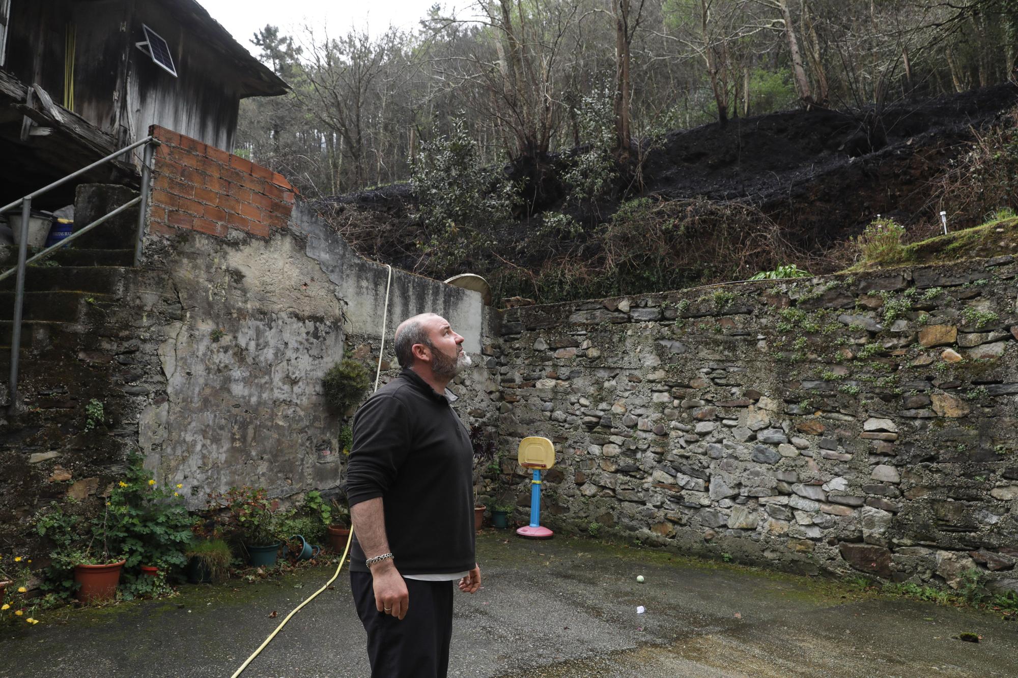 Trabajos de extinción de los incendios en Valdés