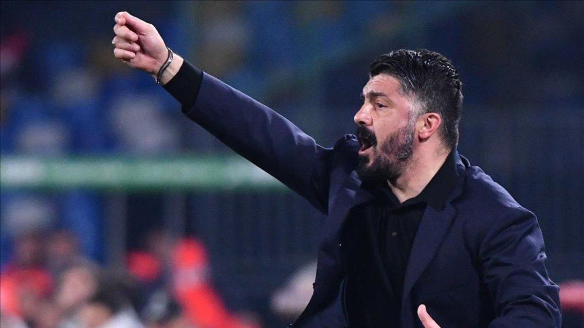 Gattuso dirigiendo al Napoli