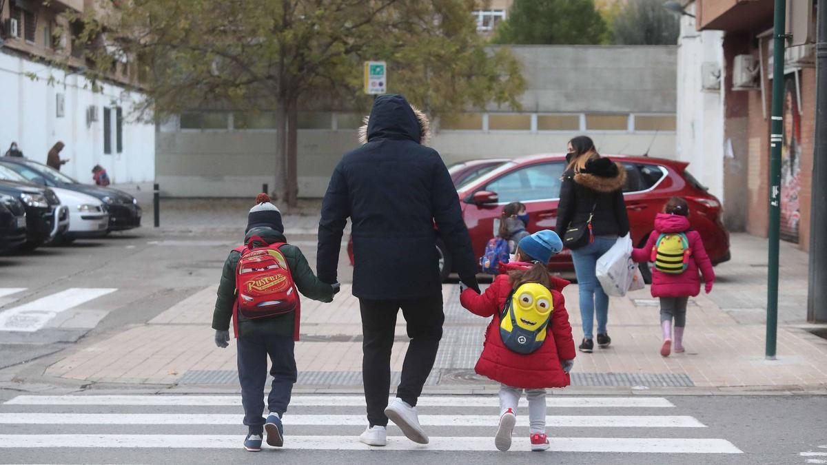 Excepciones a las reuniones en la Comunitat Valenciana: recoger uno o dos niños del colegio.