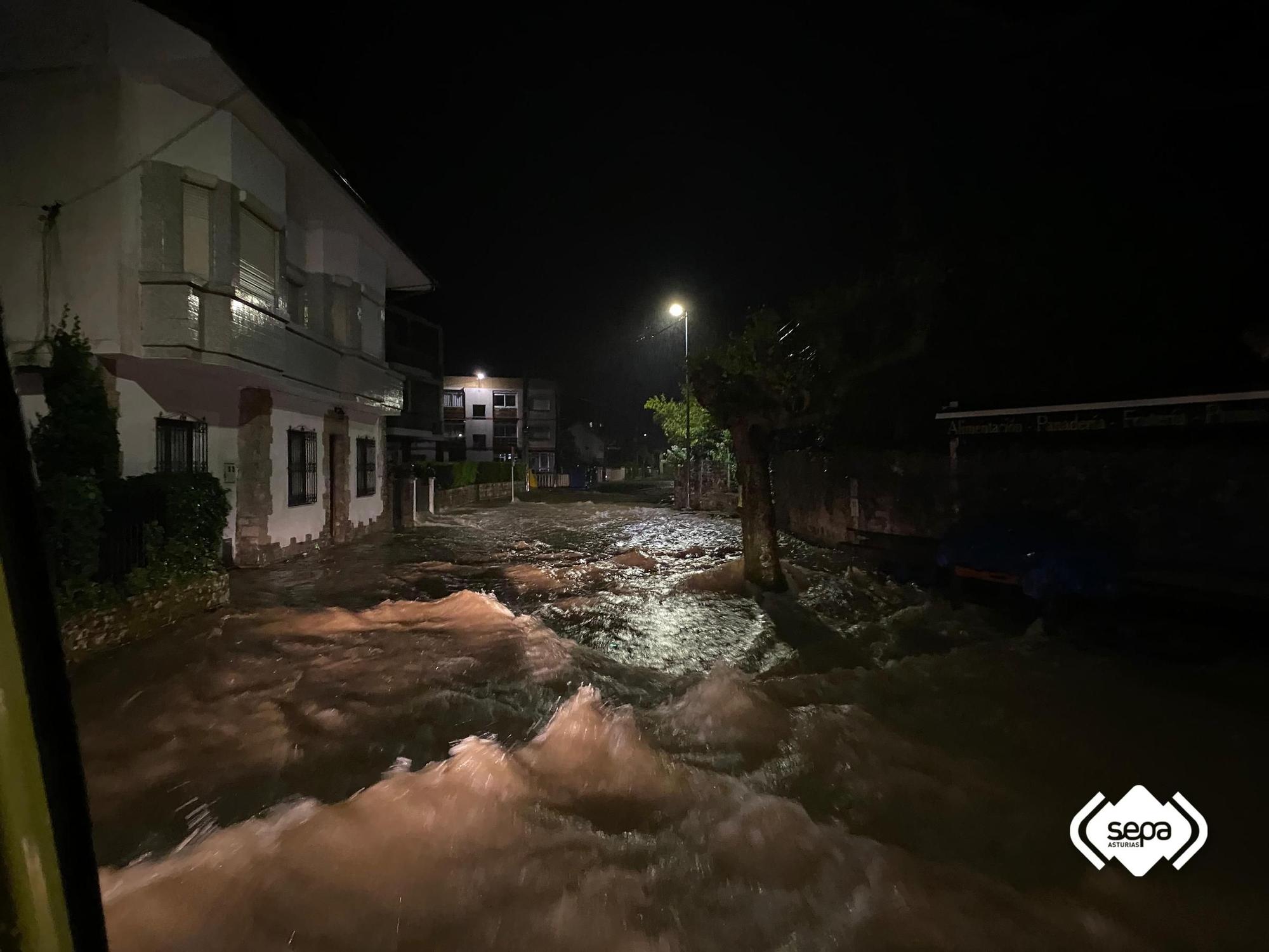 EN IMÁGENES: Caos en Colunga por inundaciones y preocupación por el estado de los ríos en el oriente asturiano