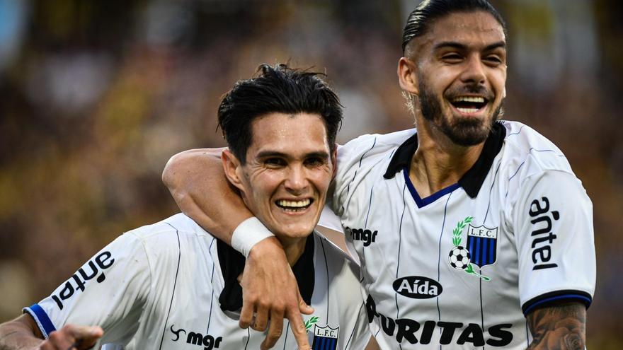 Betancourt celebra su gol al Peñarol que, a la postre, le dio el título a Liverpool.