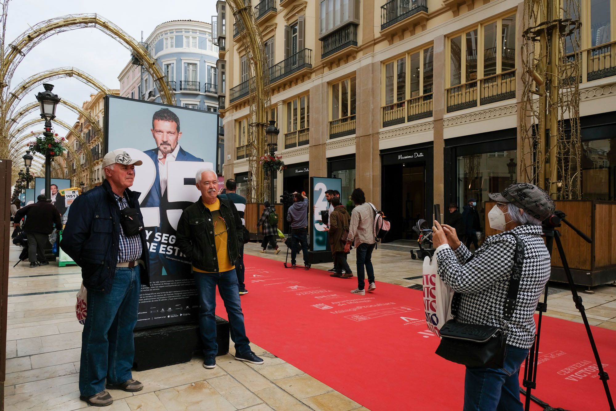 La exposición oficial del Festival de Málaga ya luce en la calle Larios