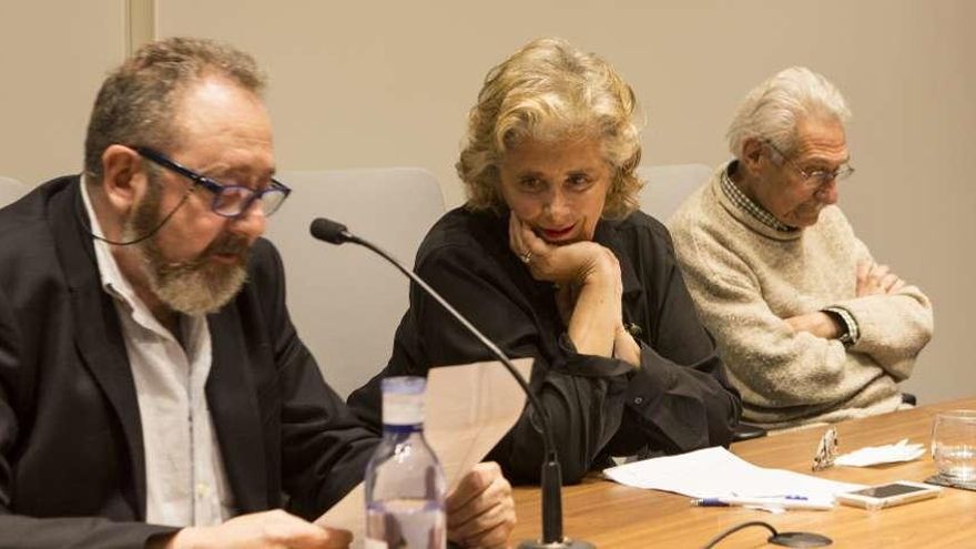 De izquierda a derecha, Javier Cuervo, Luisa Navia-Osorio y Jaime Herrero.