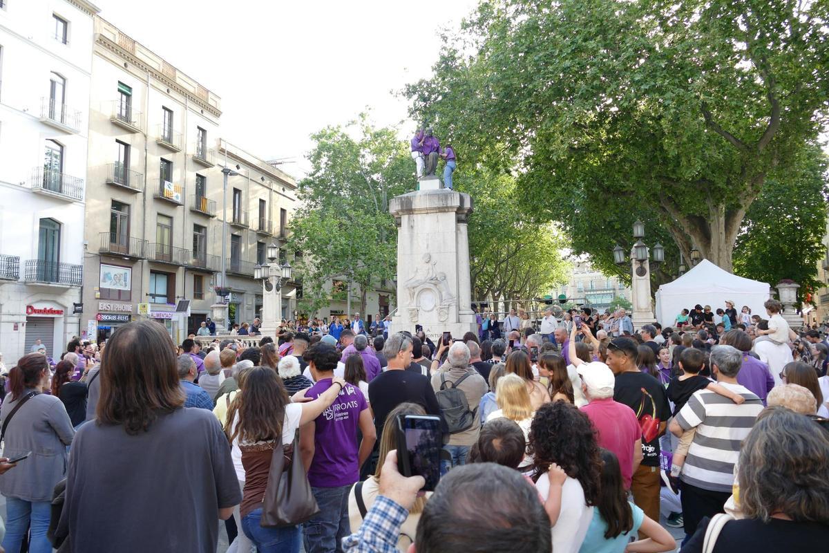 EN IMATGES | La Colla Castellera de Figueres vesteix la Monturiola de la Rambla