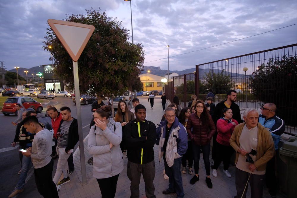 Un hombre dispara 5 veces a su pareja delante de su hijo en un colegio de Elda y se suicida