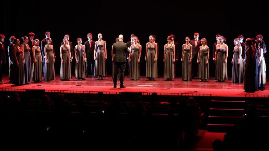 Un momento del recital en el teatro de la Laboral. | Juan Plaza