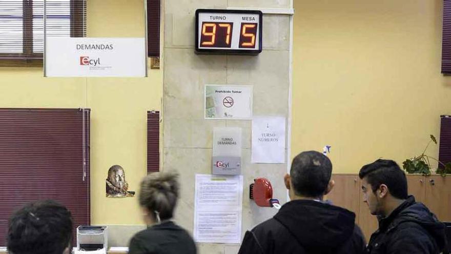 Interior de una oficina de empleo.