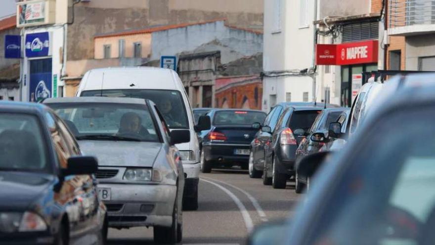 La circulación rodada va ganando terreno a los traslados a pie en la capital.