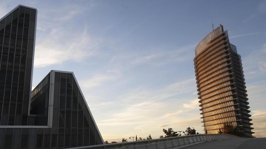 Así están la Torre del Agua y los &#039;cacahuetes&#039; en desuso de la Expo de Zaragoza