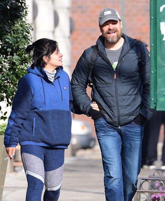 Lily Allen y David Harbour en uno de sus paseos por la ciudad de Nueva York.