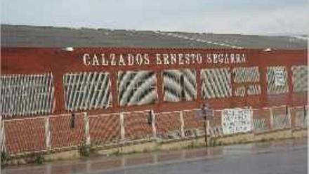 La fábrica de zapatos Ernesto Segarra de Almenara despide al 82% de la  plantilla - Levante-EMV