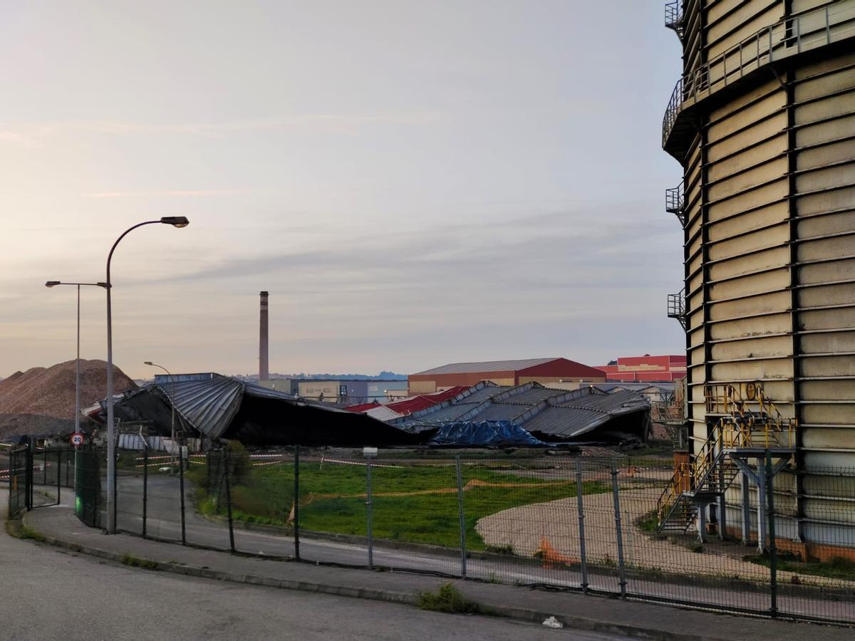 Desescombro de uno de los gasómetros de Baterías de coque