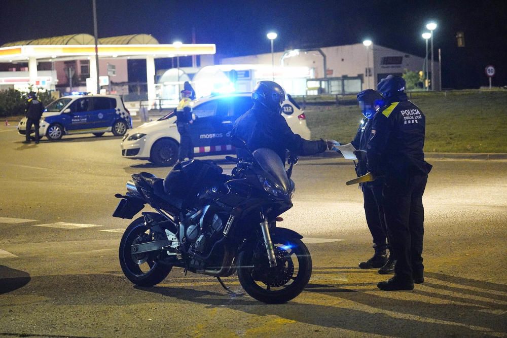 Control dels Mossos d''Esquadra i la Policia Local de Sarrià de Ter pel toc de queda