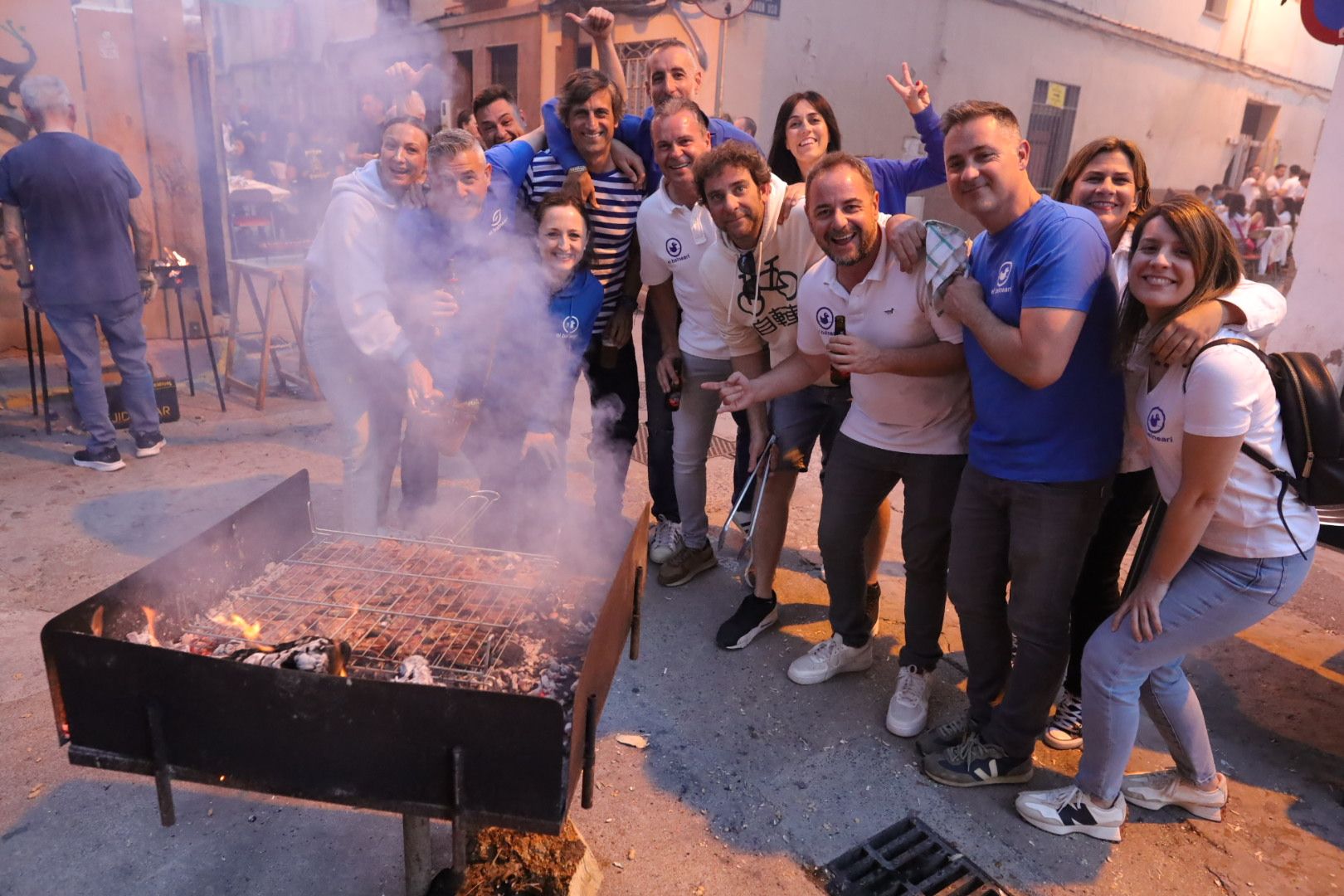 FOTOGALERÍA I Las imágenes de la Nit de la Xulla y del encuentro de elaboración de allioli de las fiestas de Vila-real
