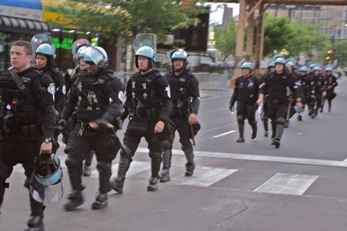 La ciutat de Chicago es va blindar amb milers d’agents de policia antiavalots a peu, en bicicleta i a cavall per garantir l’ordre a la ciutat i evitar qualsevol mena d’enfrontament.