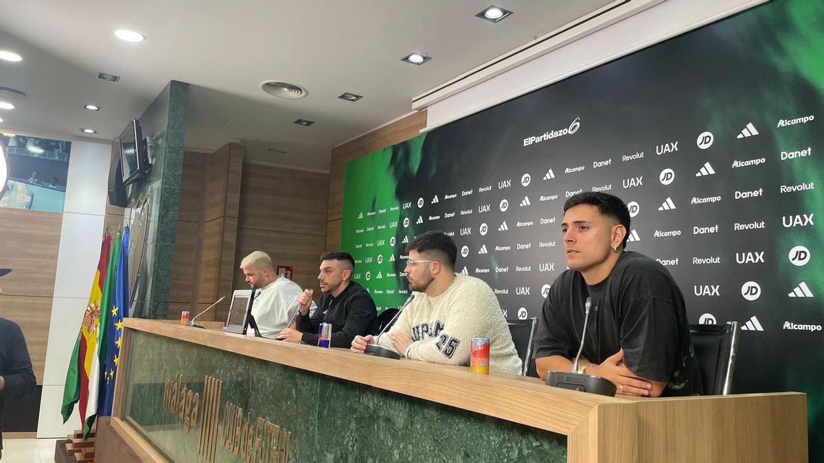 Guanyar, DjMaRiiO, LaCobra, Coscu, en la sala de prensa de La Rosaleda