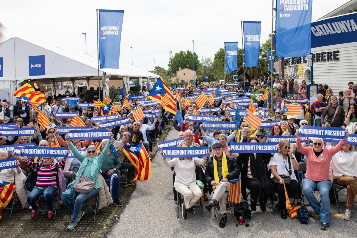 Asistentes al mitin de Puigdemont en Argelers.