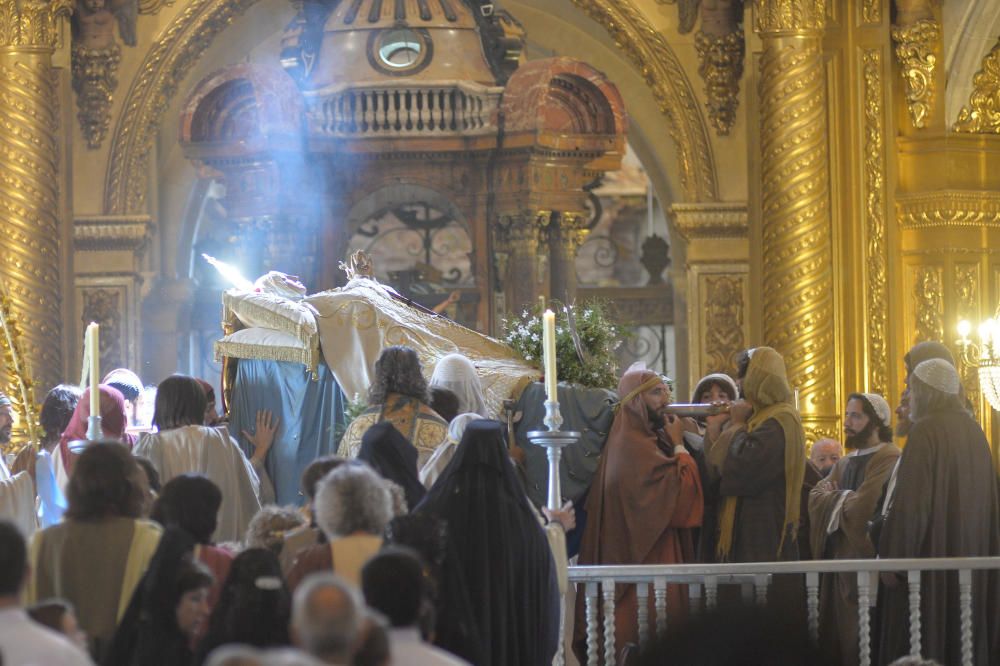 Procesión del entierro de la Virgen en Elche