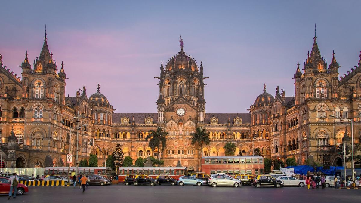Estación de Chhatrapati Shivaji Terminus, Bombay, estaciones tren