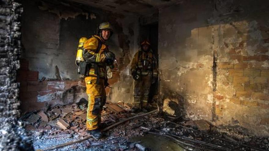 Encarcelada por provocar el incendio que  ha dejado ocho casas clausuradas