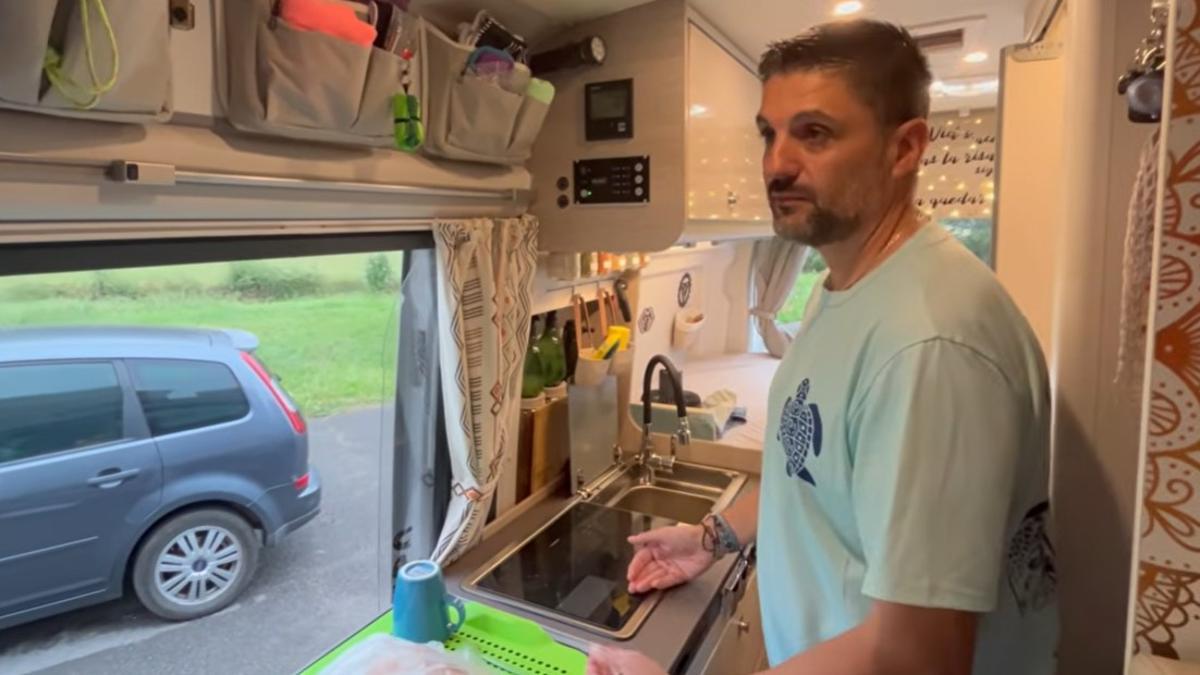 Jesús explica lo que le costó su autocaravana.