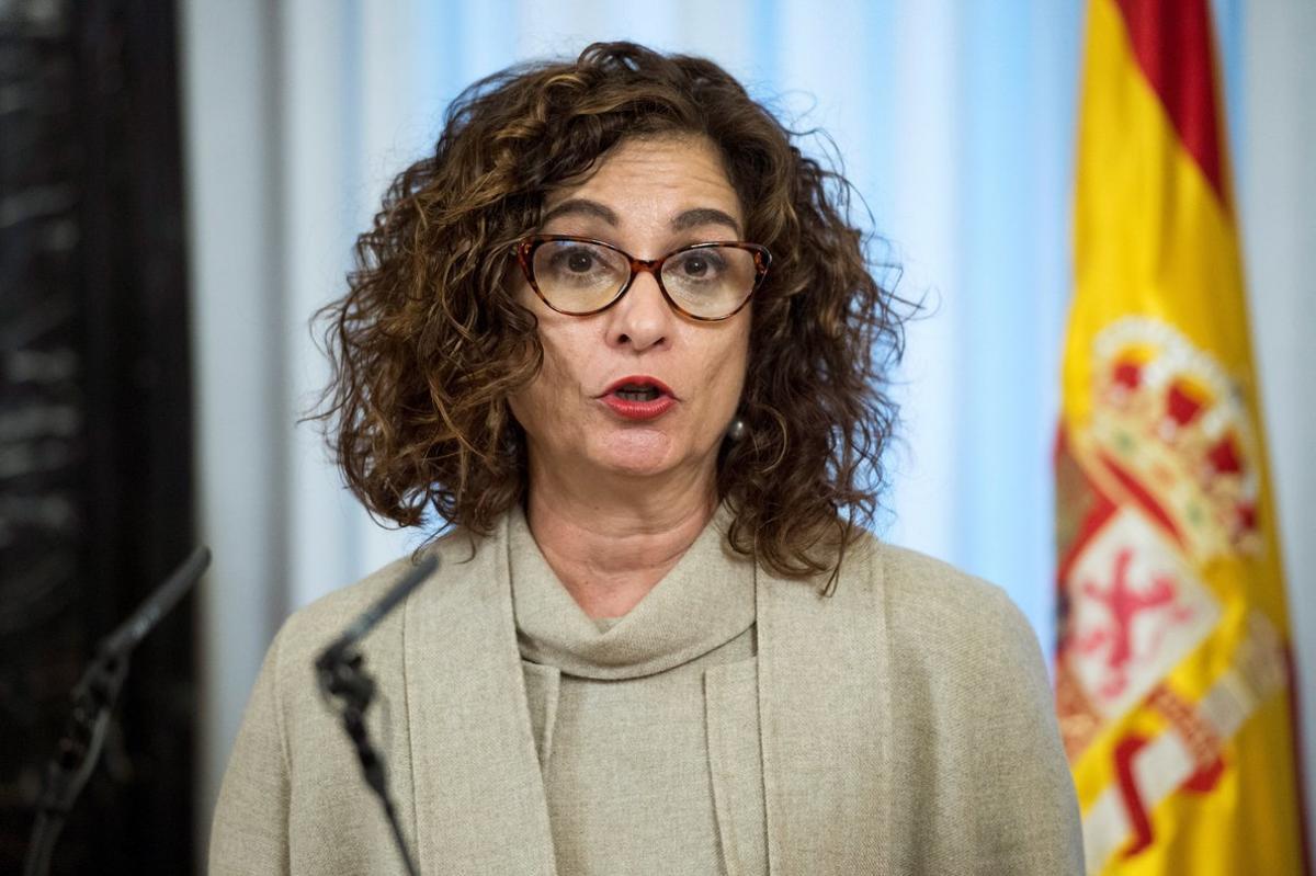 GRAF1490. MADRID, 13/01/2020.- La ministra de Hacienda, María Jesús Montero, pronuncia un discurso tras tomar posesión de su cargo este lunes en la sede del Ministerio de Hacienda en Madrid. EFE/ Luca Piergiovanni