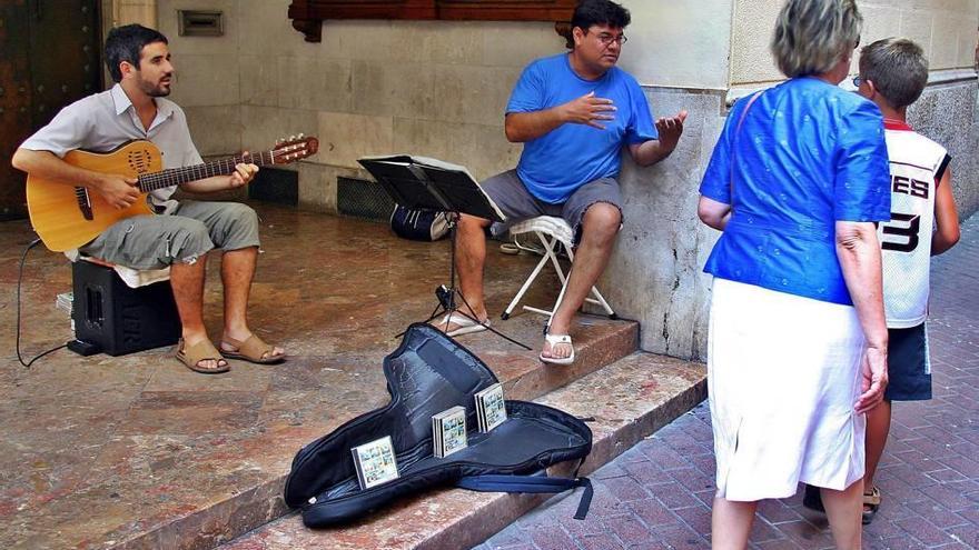 Imagen de archivo de unos músicos en la calle Sant Miquel.