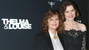 Susan Sarandon y Geena Davis, a la derecha, en la alfombra roja antes de la proyección en el MoMA de ’Thelma & Louis’.