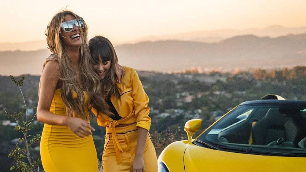 Aitana y Lele Pons cantan 'Teléfono'