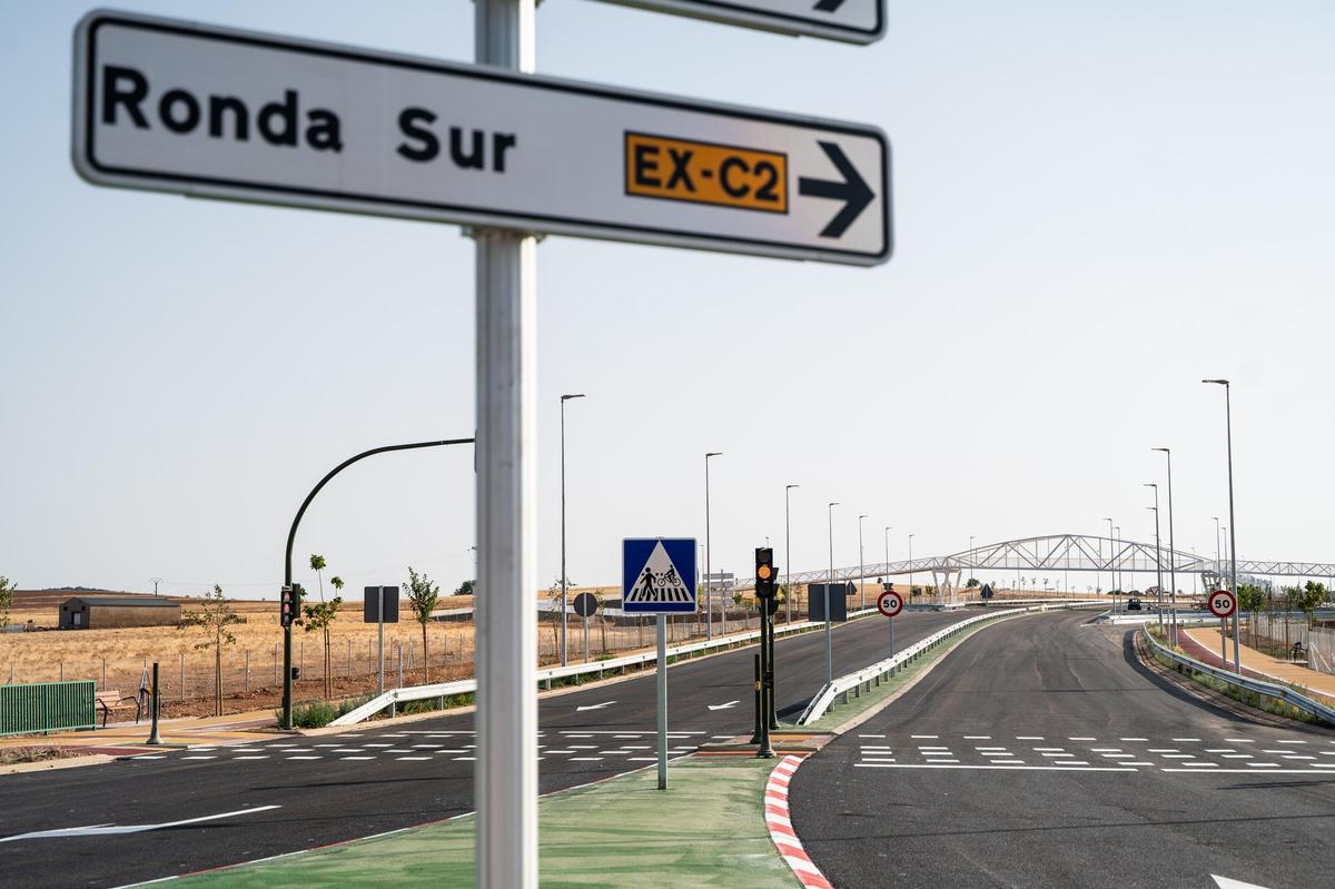 Galería | La Ronda Sur de Cáceres, lista para su apertura