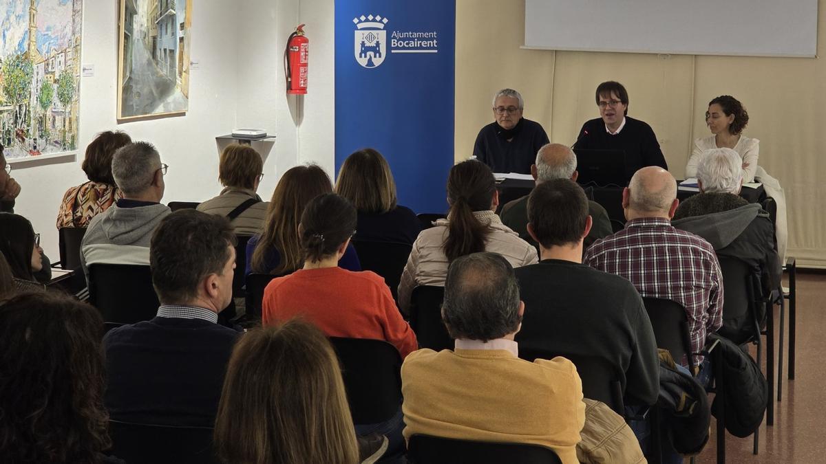 Reunión informativa con el personal municipal y el alcalde de Bocairent Xavi Molina
