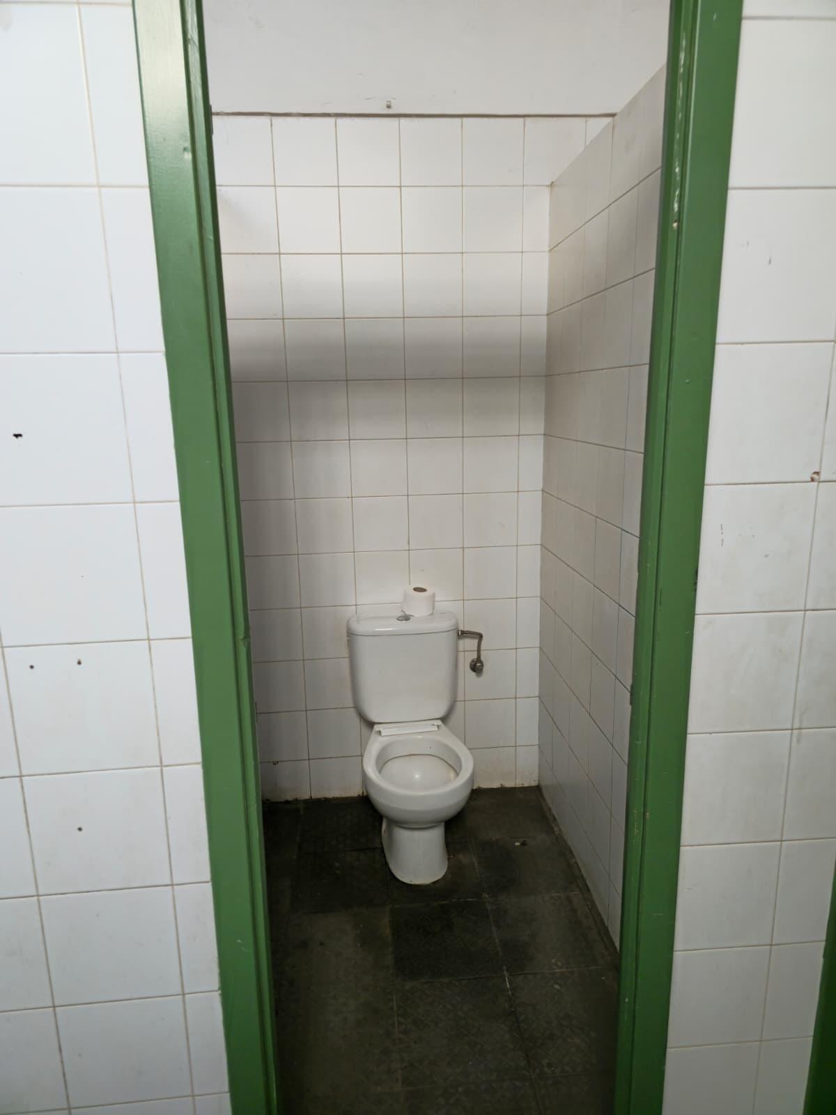 Humedades y goteras en el instituto de Miralbueno.