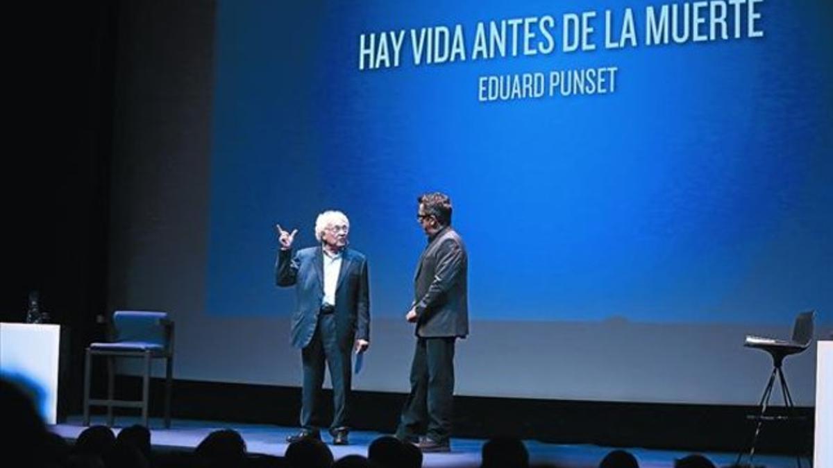 Eduard Punset, anoche, durante la charla que dio en la sala Barts de Barcelona.