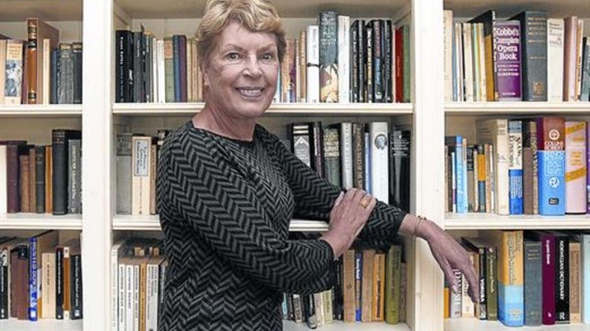 La escritora Ruth Rendell, en su casa de Londres, en octubre del 2005.