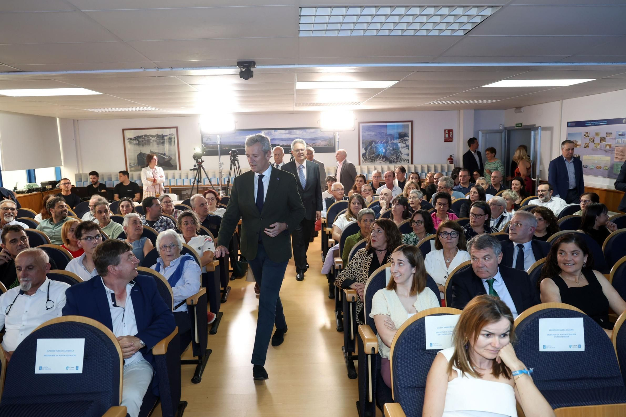 Asistentes a la conmemoración del 50 aniversario del CIMA, en Corón (Vilanova).