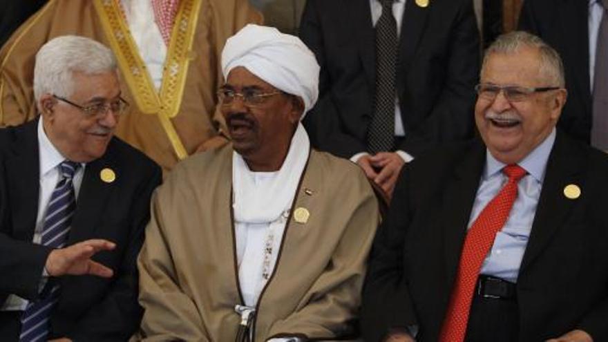 Abás, junto con el presidente sudanés Bashir -acusado de crímenes de guerra- y Jalal Talabani, presidente de Irak.