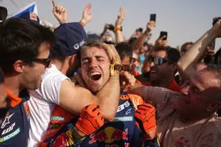 Luciano Benavides arrabassa el Dakar a Brabec per dos segons en un increïble final