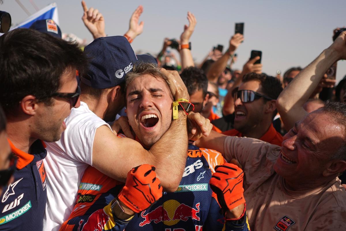 Luciano Benavides celebra el seu triomf final al Dakar.