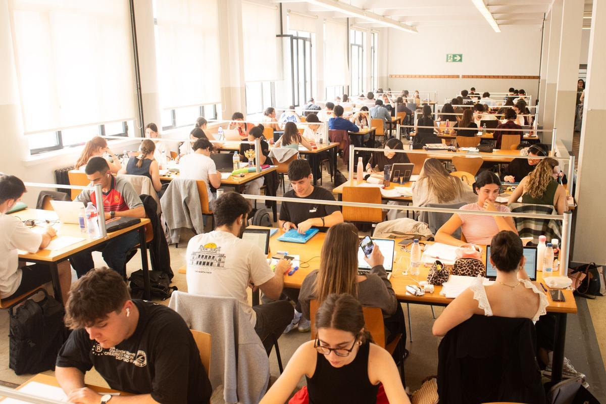 La Avaliación do Bacharelato para o Acceso á Universidade (ABAU) se celebrará los próximos 2, 3 y 4 de junio en la ciudad y marcará el futuro académico de miles de jóvenes