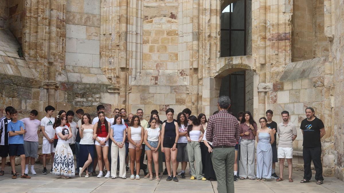 González Prada con participantes en el Encuentro Conservatorios Zamora y Braganza.