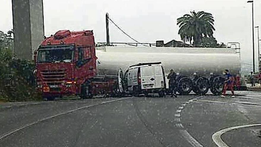 Imagen del accidente. // Emerxencias