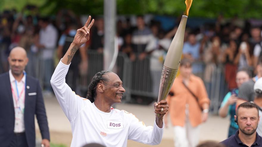 Snoop dogg porta la antorcha en los Juegos Olímpicos en París