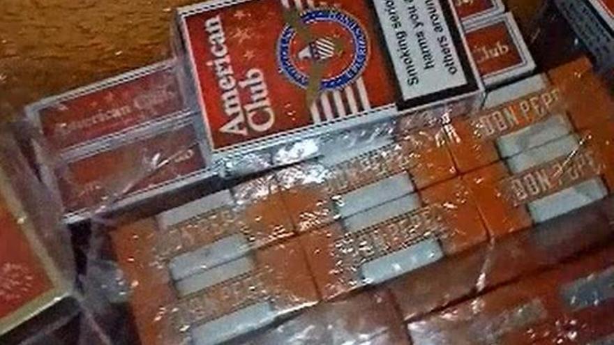 La Policía Nacional se incauta en Córdoba de 131 cajetillas de tabaco ocultas en la pared de un local
