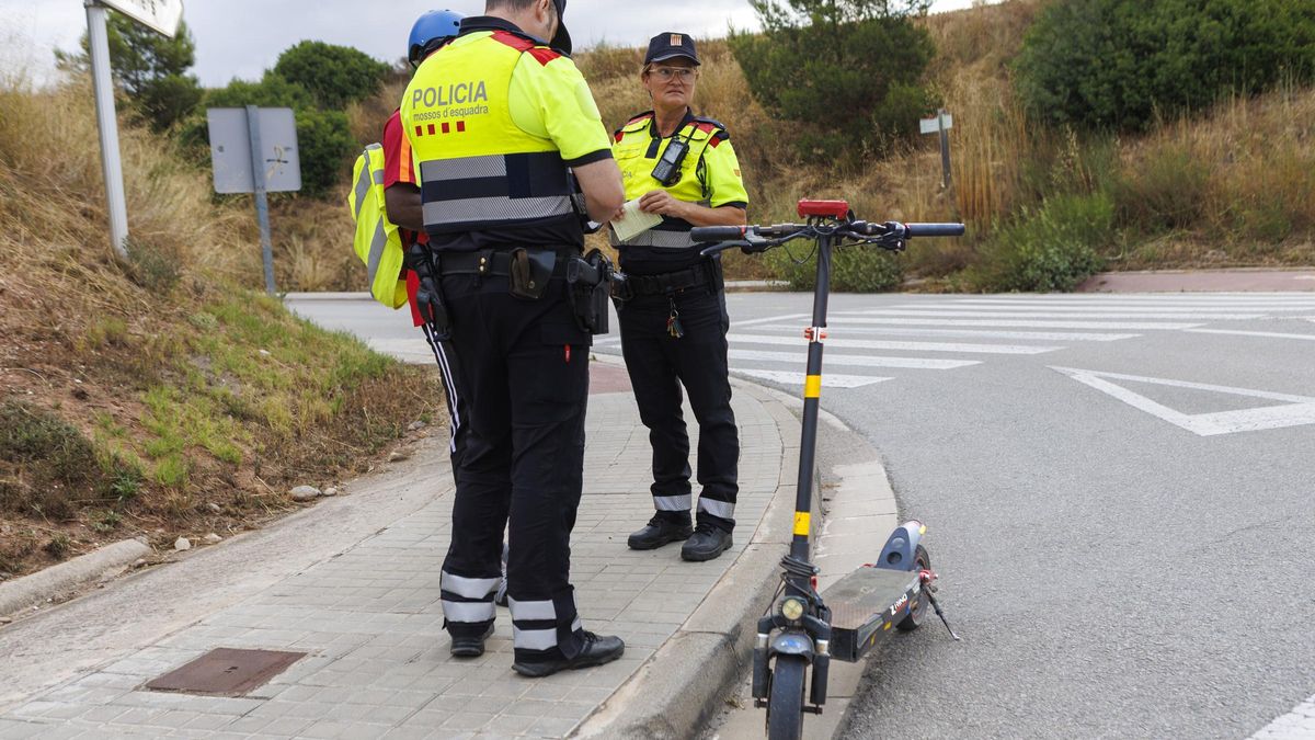 El conductor d'un patinet aturat en un control dels Mossos a la C-55