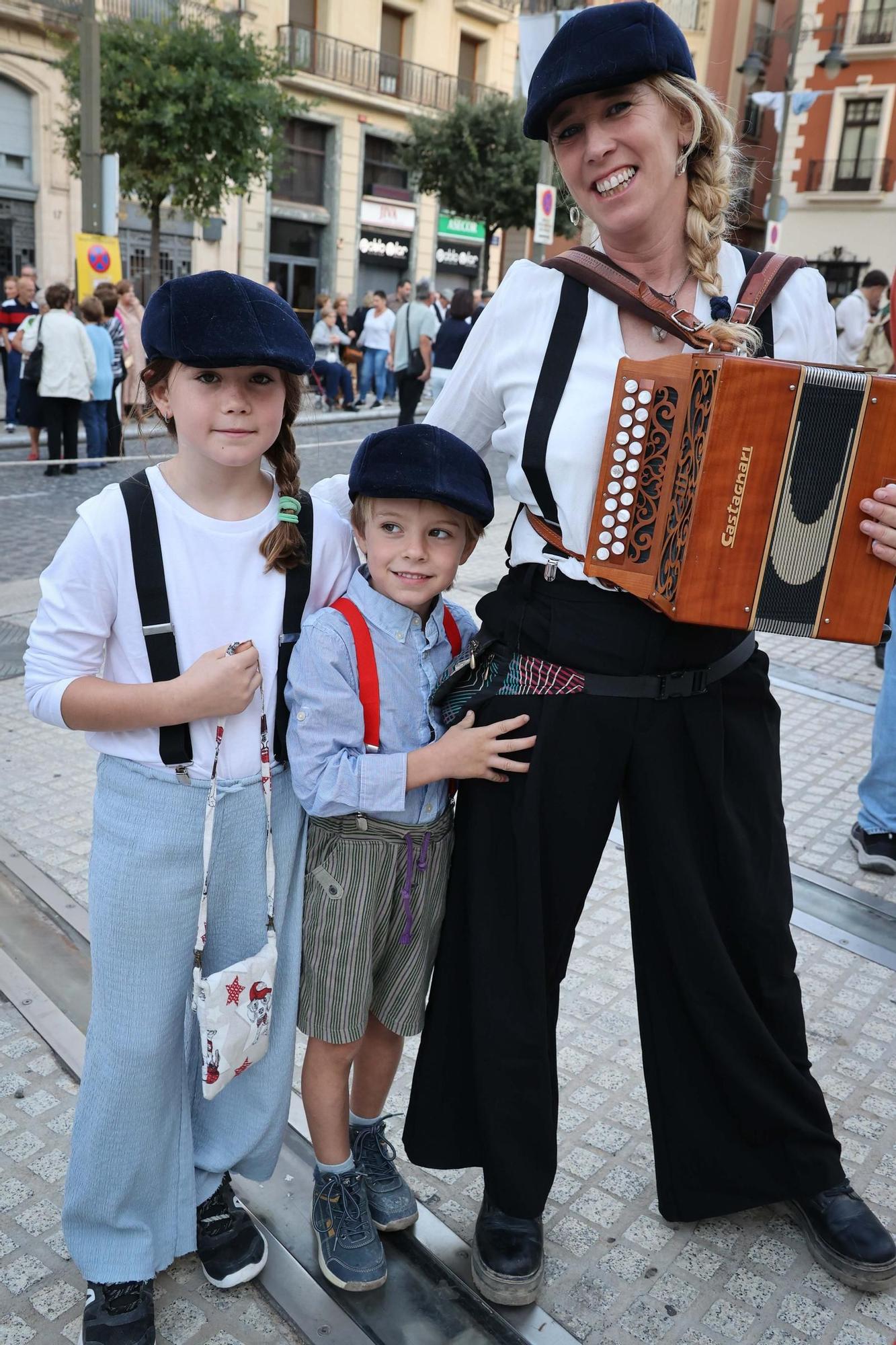 Inicio de la Feria Modernista de Alcoy 2025