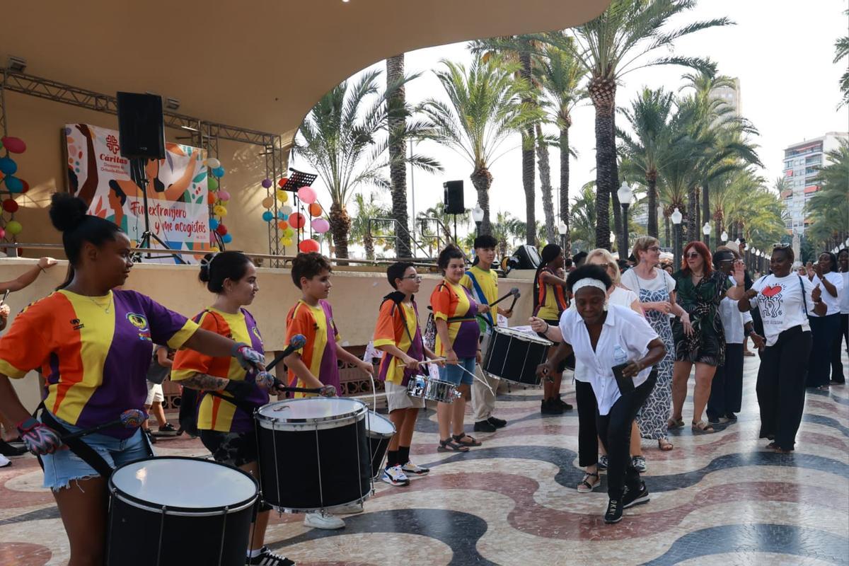 Cáritas Diocesana celebra en Alicante el final del proceso extraordinario de regularización con un encuentro intercultural abierto a la ciudadanía Cáritas Diocesana celebra en Alicante el final del proceso extraordinario de regularización con un encuentro intercultural abierto a la ciudadanía